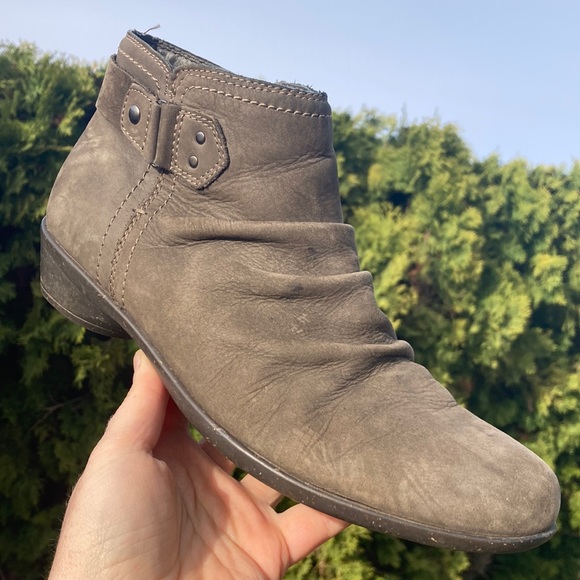 Cobb Hill by New Balance Nicole Stone Tan Leather Ankle Booties Size 9N - Picture 1 of 13